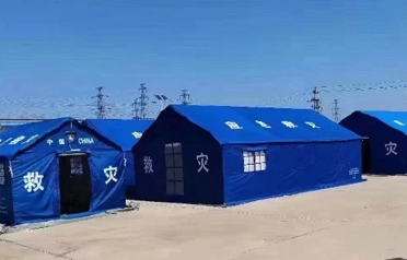 I-Tangshan Pengcheng Outdoor ibambe iqhaza ngokujulile ekumisweni kwezinqubo zamatende okusiza izinhlekelele, ukwakha umugqa wokuvikela wekhwalithi oqinile wezimpahla eziphuthumayo.