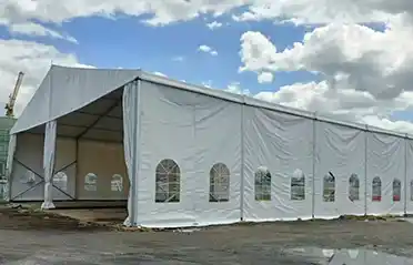 Ingabe amafekthri amancane naphakathi nendawo alahlekelwa kakhulu ngenxa yokugqwala nokulimala komswakama ezimpahleni ezigcinwe ngaphandle? Ingabe amatende ahoxiswa ngezandla anganikeza isixazululo esingabizi kakhulu sokuvikela imvula nokuvimbela ukugqwala?